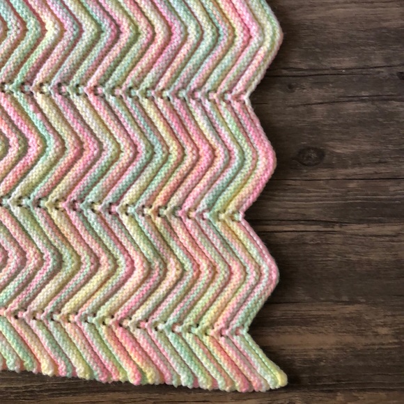 Infant Chevron Pastel Crotchet Blanket 35 x 37 - Picture 5 of 7